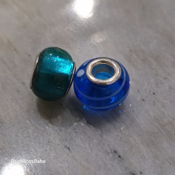 Lot of 13 European Charm Beads – Blue & Aqua Glass with Silver Tone Cores - Picture 9 of 12